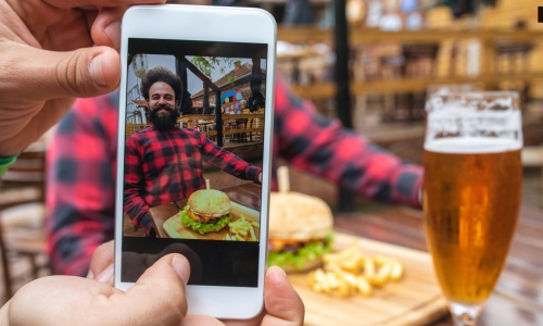 Using Influencer Marketing to Attract Diners to Your Restaurant